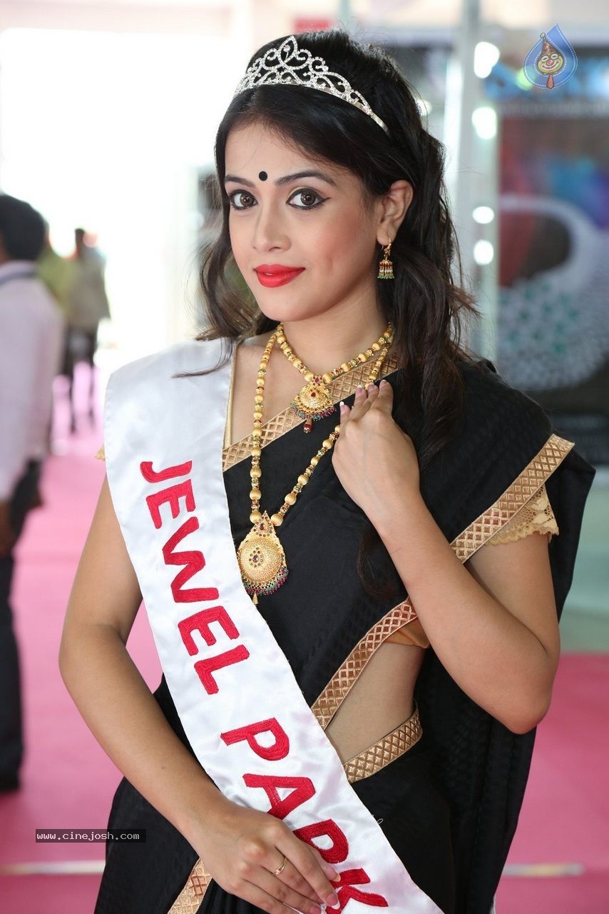 8th Hyderabad Jewellery n Gem Fair - 71 / 109 photos