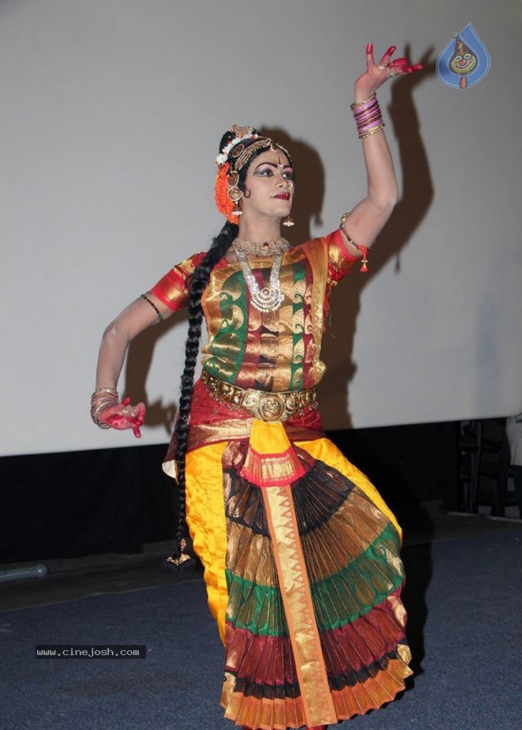 Haleem Khan's Thanksgiving Dance Show - 20 / 36 photos