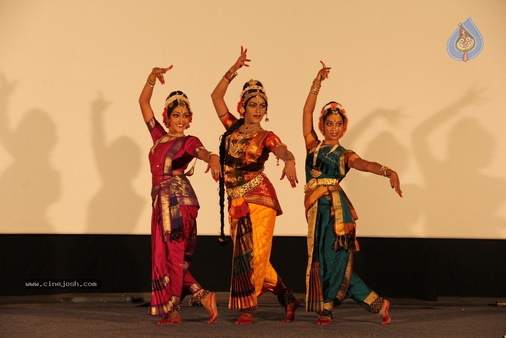 Haleem Khan's Thanksgiving Dance Show - 23 / 36 photos