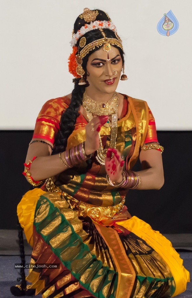 Haleem Khan's Thanksgiving Dance Show - 25 / 36 photos