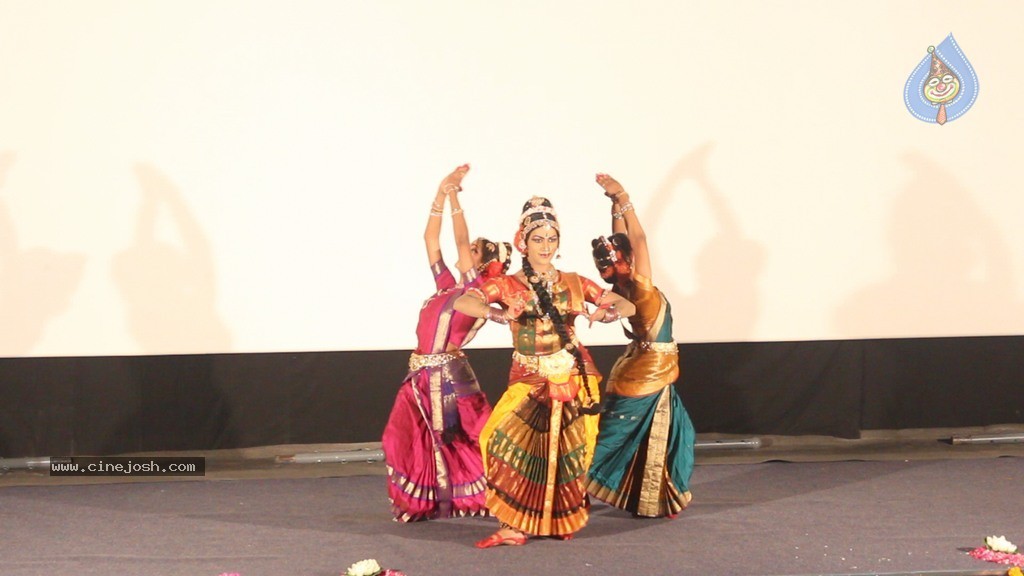 Haleem Khan's Thanksgiving Dance Show - 26 / 36 photos