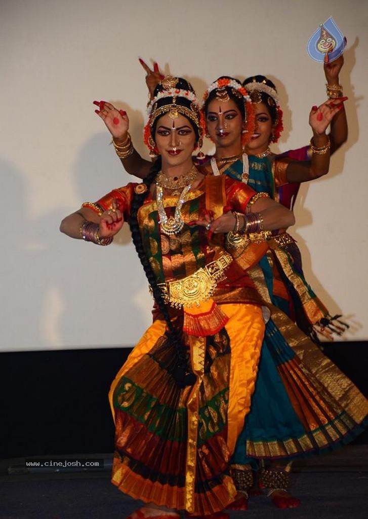 Haleem Khan's Thanksgiving Dance Show - 27 / 36 photos