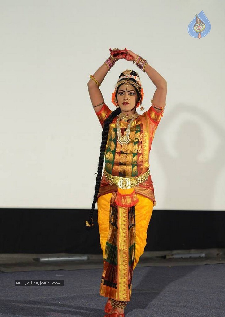 Haleem Khan's Thanksgiving Dance Show - 28 / 36 photos