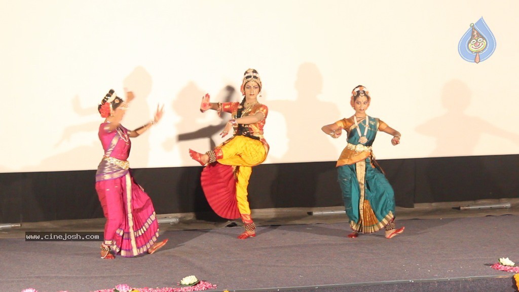 Haleem Khan's Thanksgiving Dance Show - 31 / 36 photos