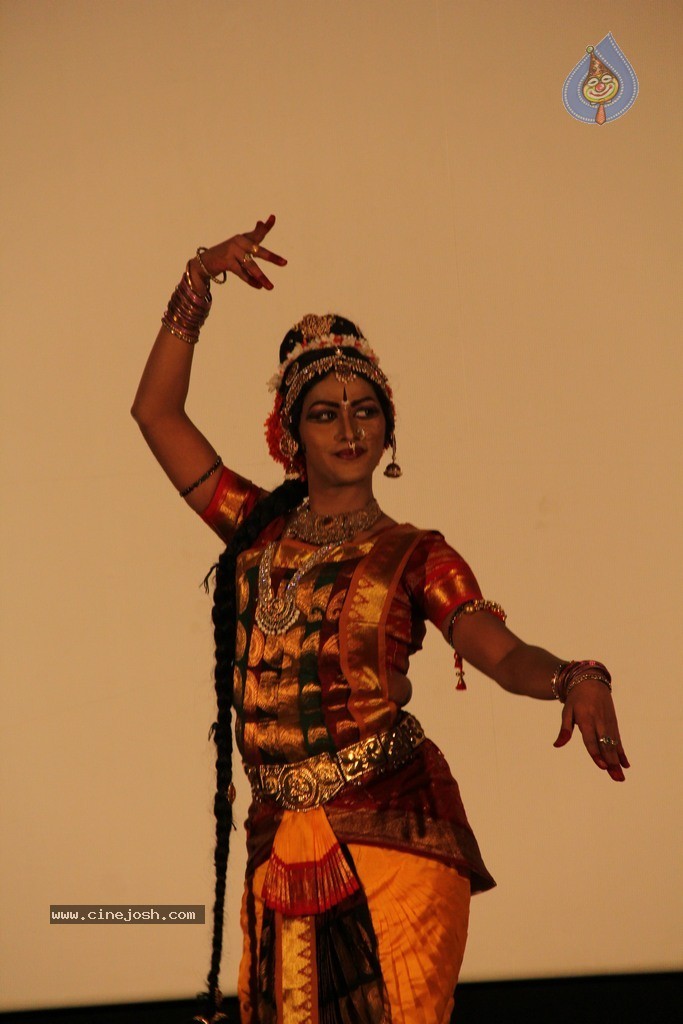 Haleem Khan's Thanksgiving Dance Show - 32 / 36 photos