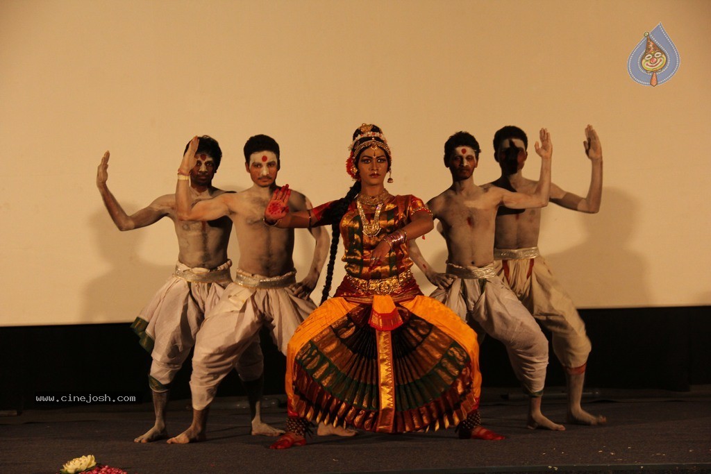 Haleem Khan's Thanksgiving Dance Show - 33 / 36 photos