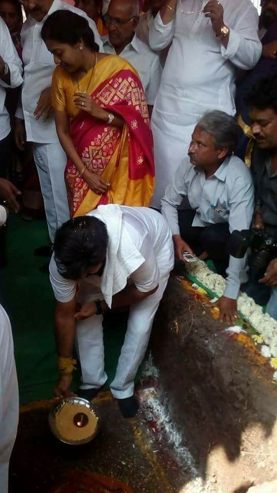 Balakrishna at Nimmakuru - 4 / 15 photos