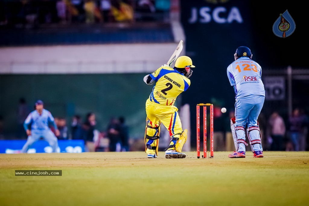 CCL4 Bhojpuri Dabanggs Vs Chennai Rhinos Match Photos - 78 / 168 photos