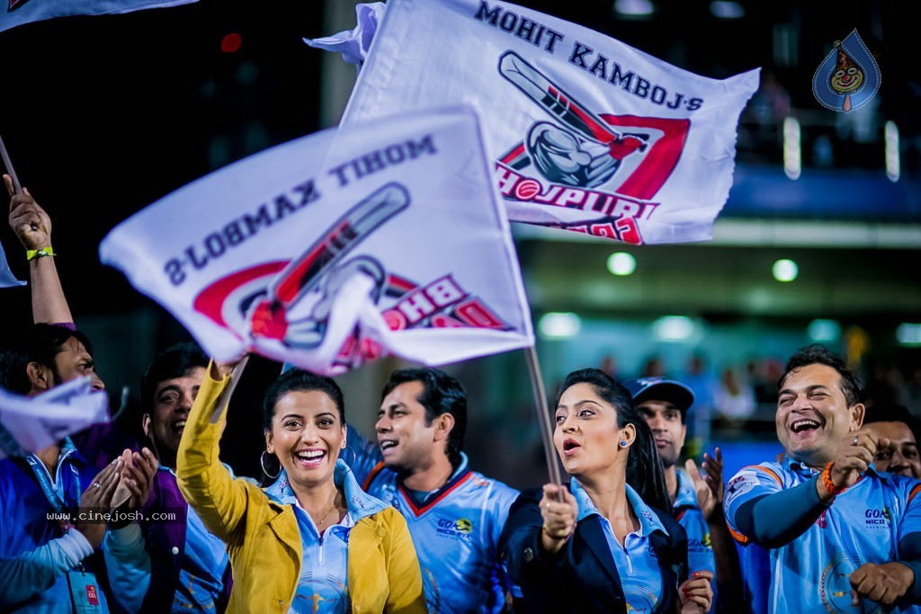 CCL4 Bhojpuri Dabanggs Vs Chennai Rhinos Match Photos - 146 / 168 photos