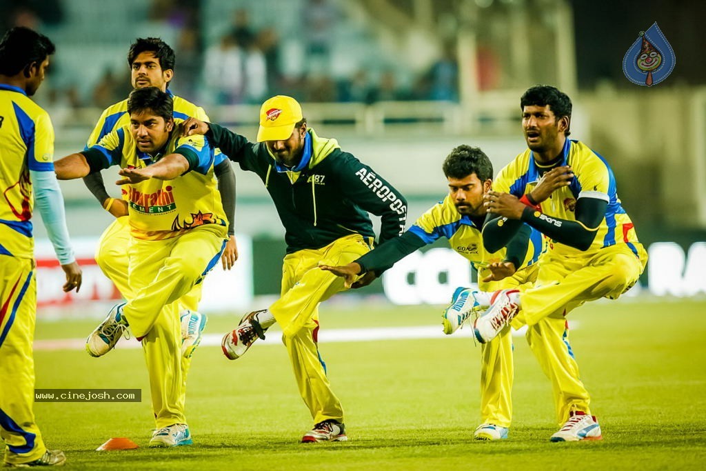 CCL4 Bhojpuri Dabanggs Vs Chennai Rhinos Match Photos - 166 / 168 photos