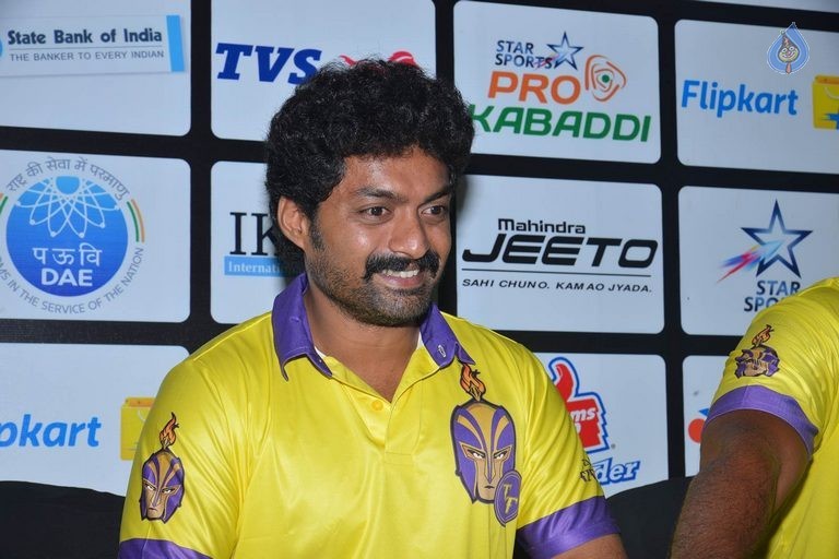 Celebrities at PRO Kabaddi Match - 13 / 48 photos