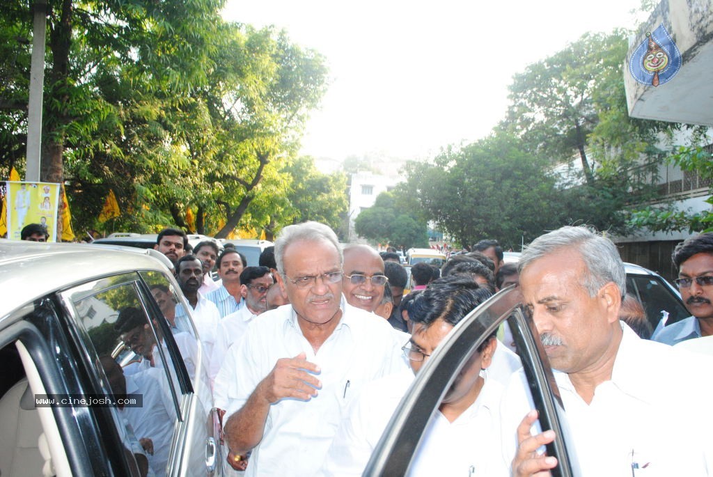 Chandrababu Indefinite Fast Photos - 80 / 83 photos