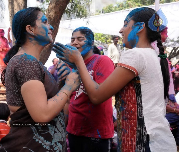 Chandrababu Naidu and Others Celebrates Holi at Hyd - 10 / 26 photos