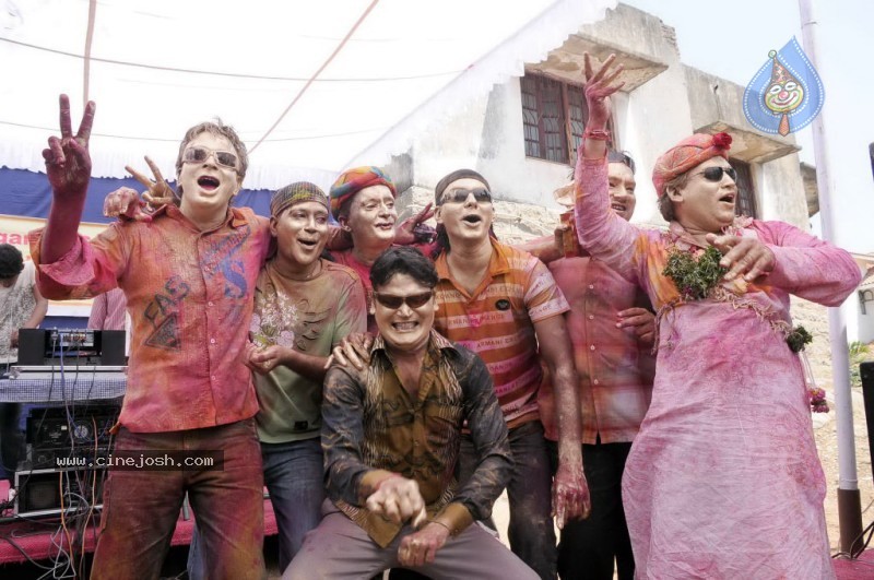 Chandrababu Naidu and Others Celebrates Holi at Hyd - 15 / 26 photos