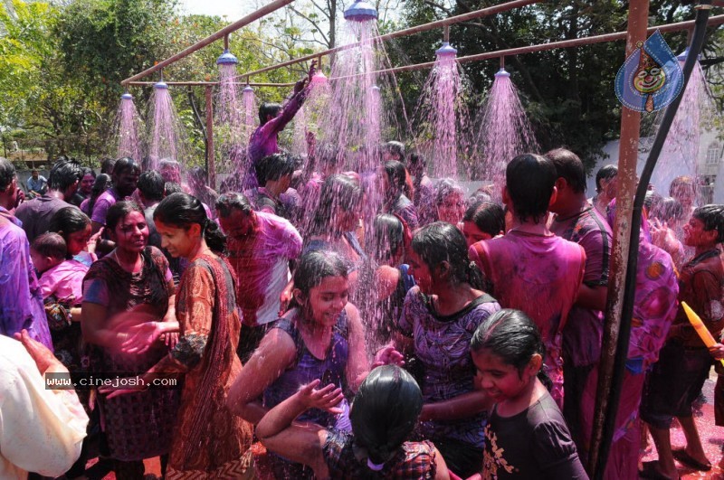 Chandrababu Naidu and Others Celebrates Holi at Hyd - 21 / 26 photos