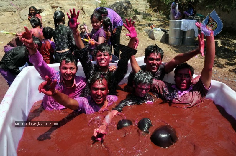 Chandrababu Naidu and Others Celebrates Holi at Hyd - 23 / 26 photos