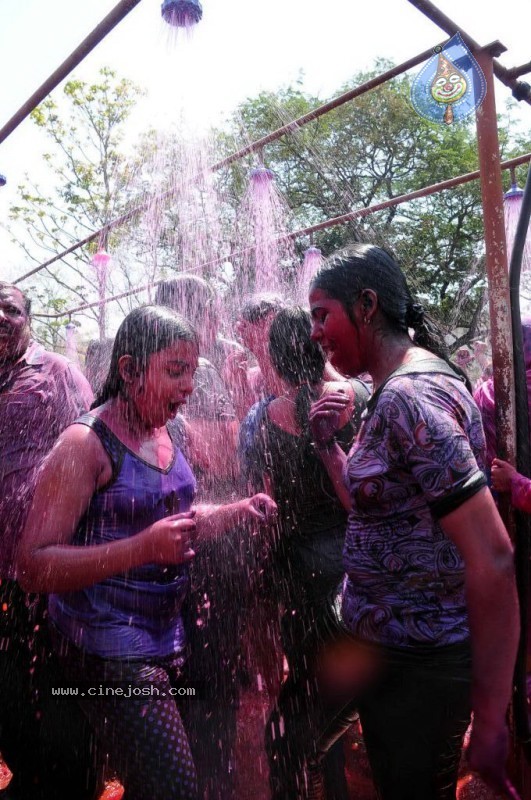 Chandrababu Naidu and Others Celebrates Holi at Hyd - 25 / 26 photos