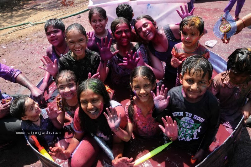 Chandrababu Naidu and Others Celebrates Holi at Hyd - 26 / 26 photos