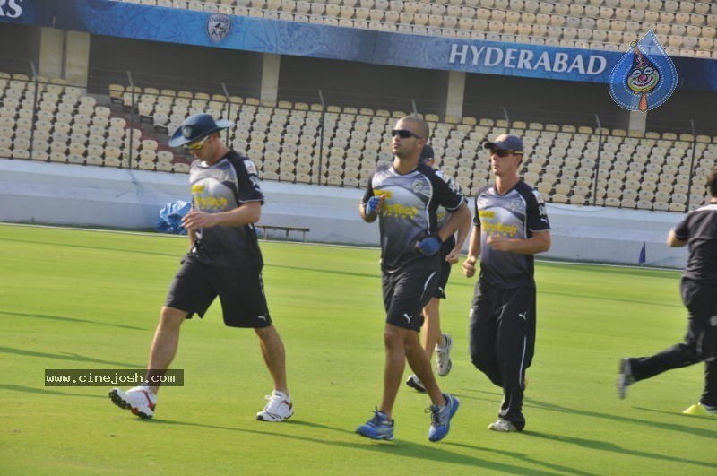 Deccan Chargers Practicing Photos - 15 / 100 photos