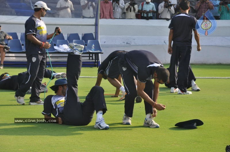 Deccan Chargers Practicing Photos - 19 / 100 photos