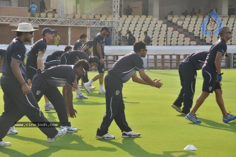 Deccan Chargers Practicing Photos - 32 / 100 photos