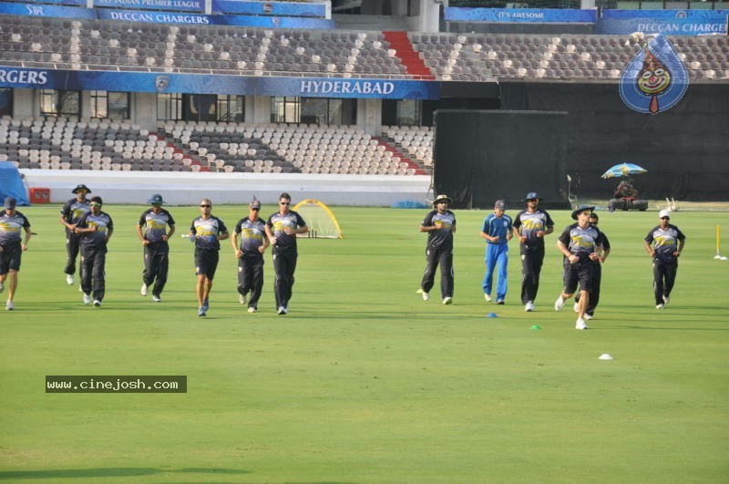 Deccan Chargers Practicing Photos - 72 / 100 photos