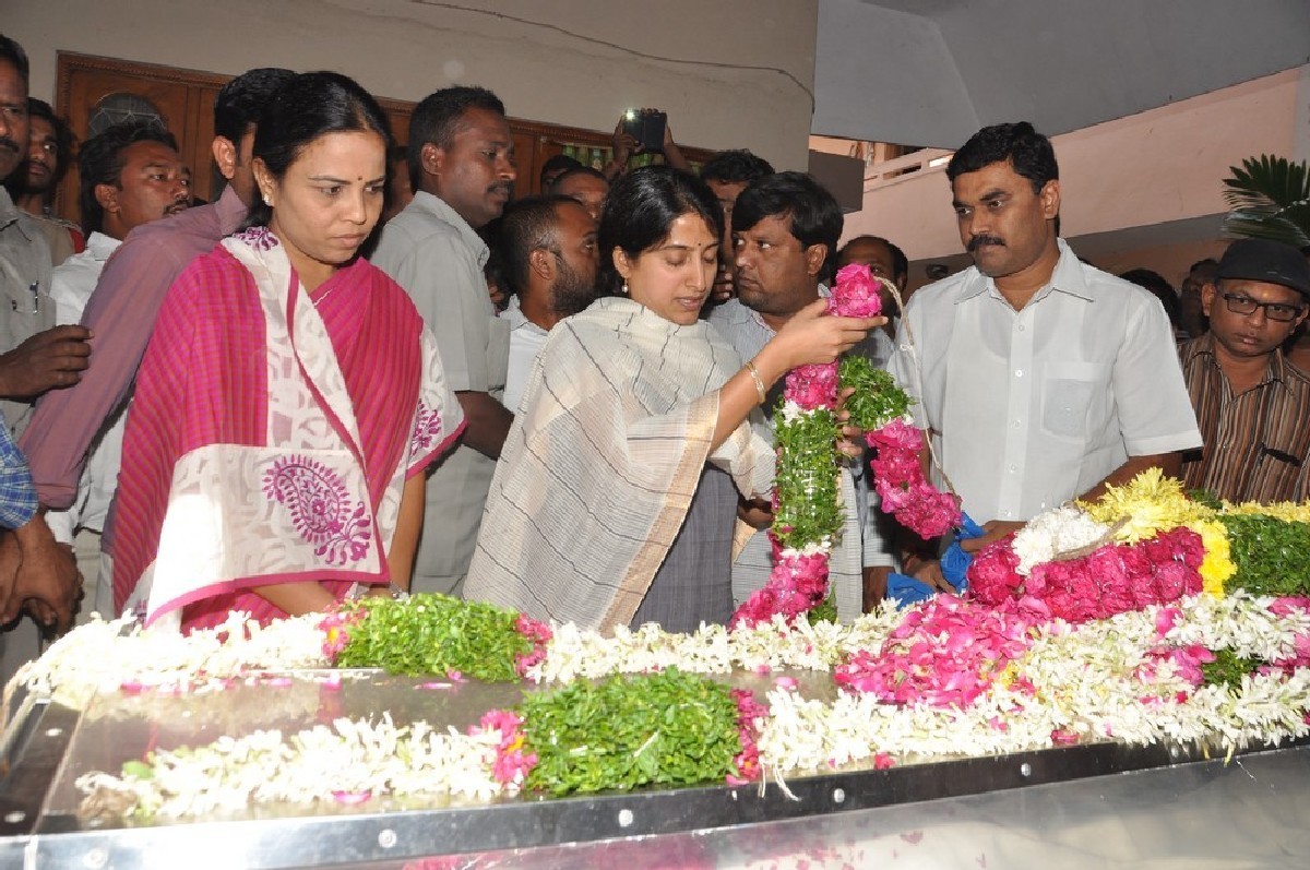 Dharmavarapu Condolences Photos - 67 / 179 photos