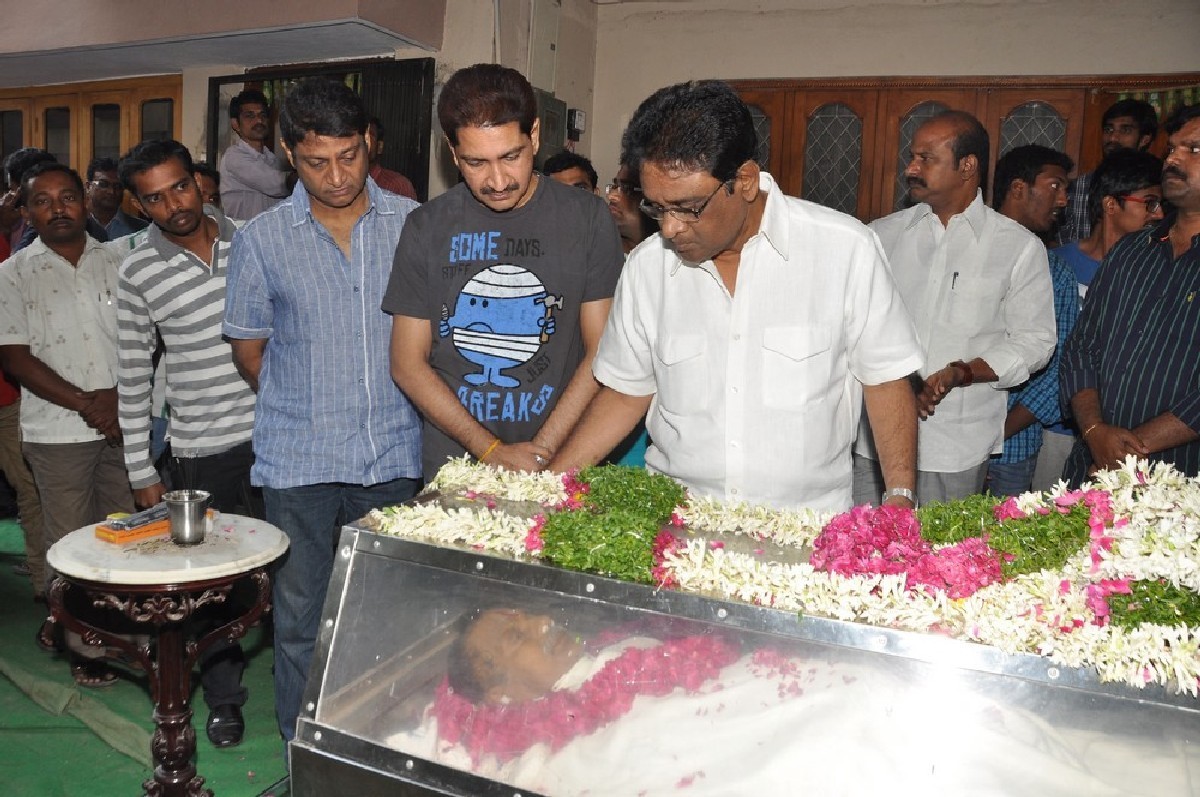 Dharmavarapu Condolences Photos - 71 / 179 photos