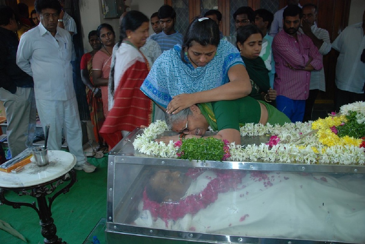 Dharmavarapu Condolences Photos - 76 / 179 photos