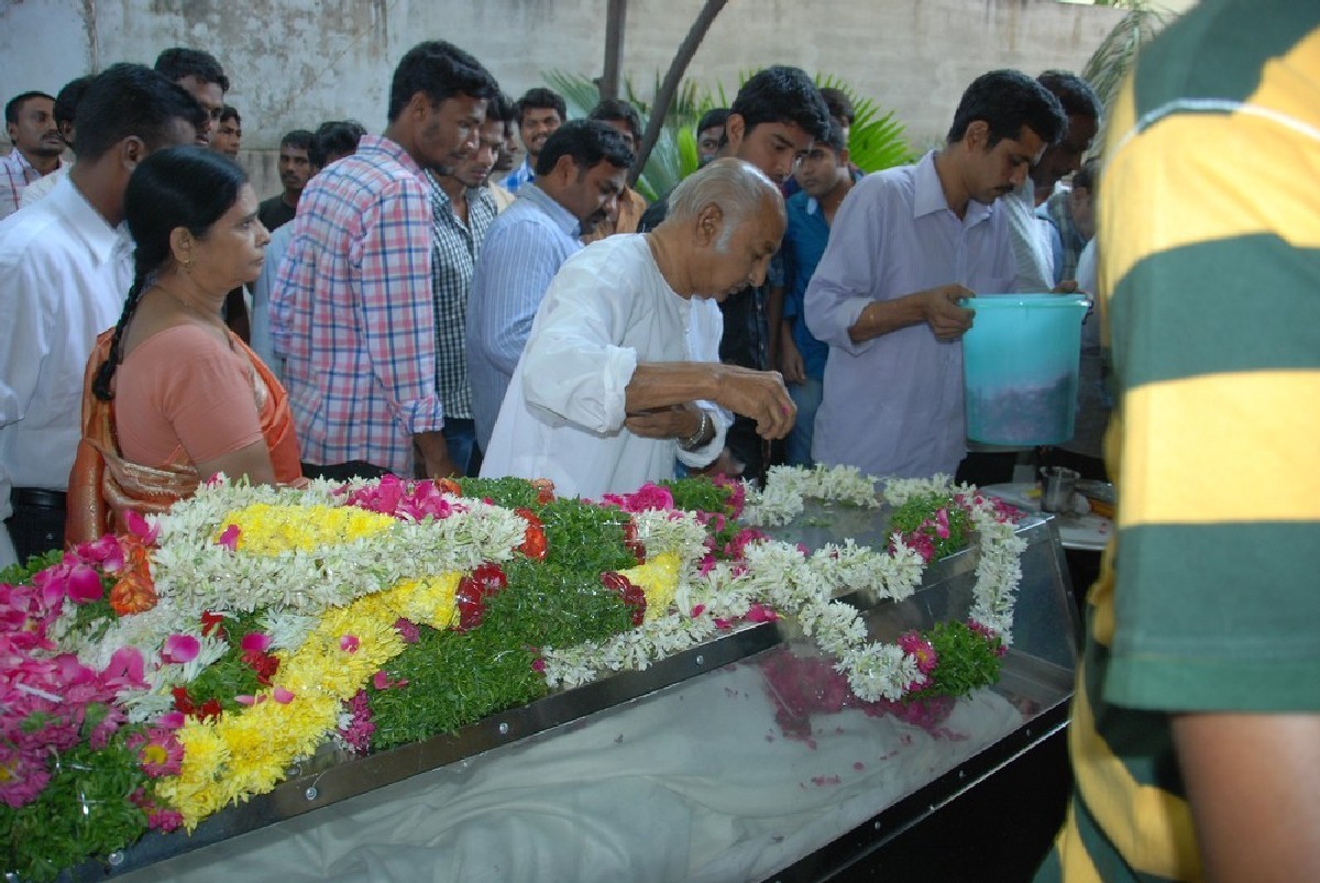 Dharmavarapu Condolences Photos - 95 / 179 photos