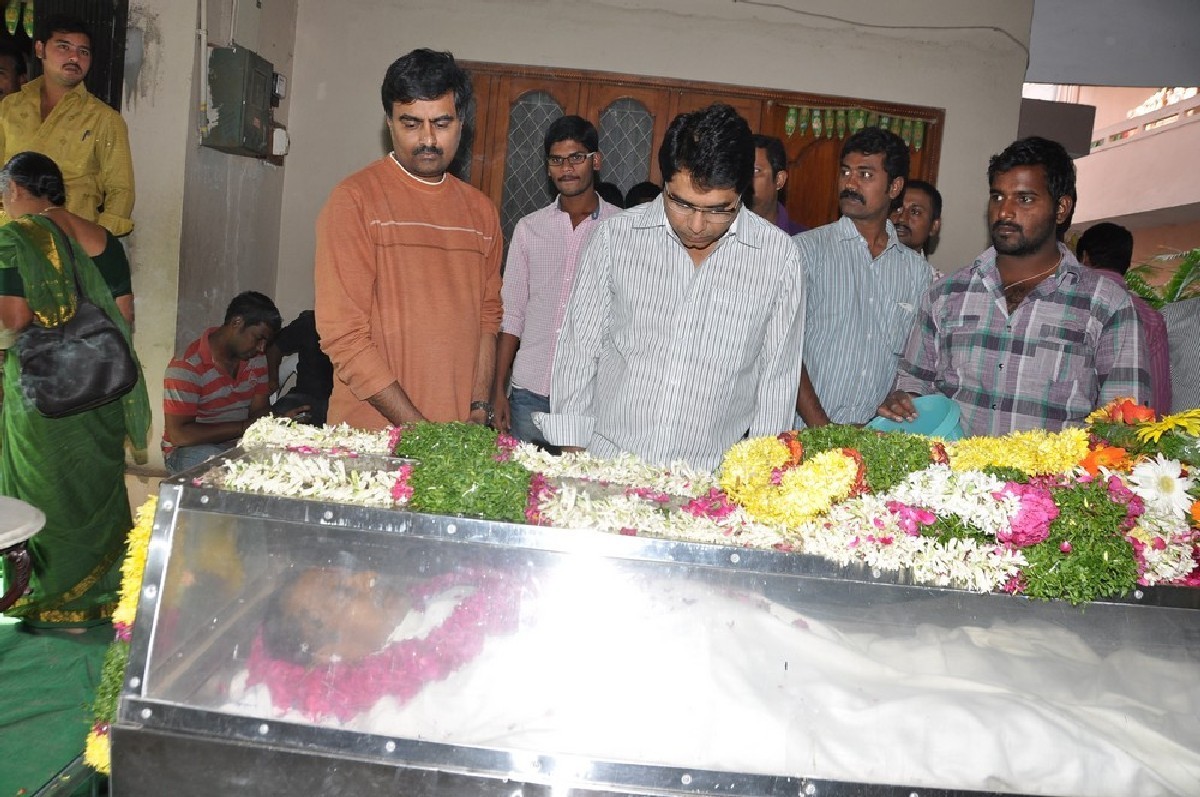 Dharmavarapu Condolences Photos - 111 / 179 photos