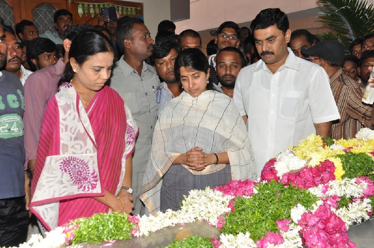 Dharmavarapu Condolences Photos - 145 / 179 photos