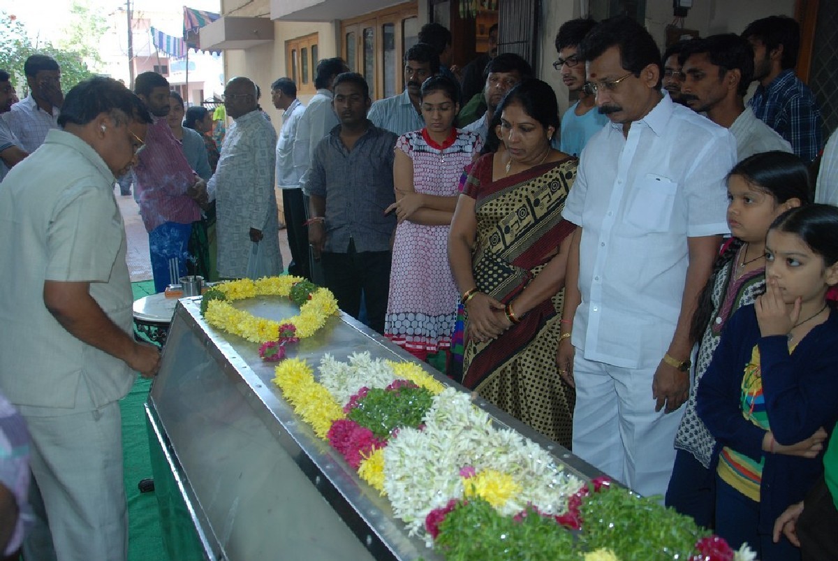 Dharmavarapu Condolences Photos - 159 / 179 photos