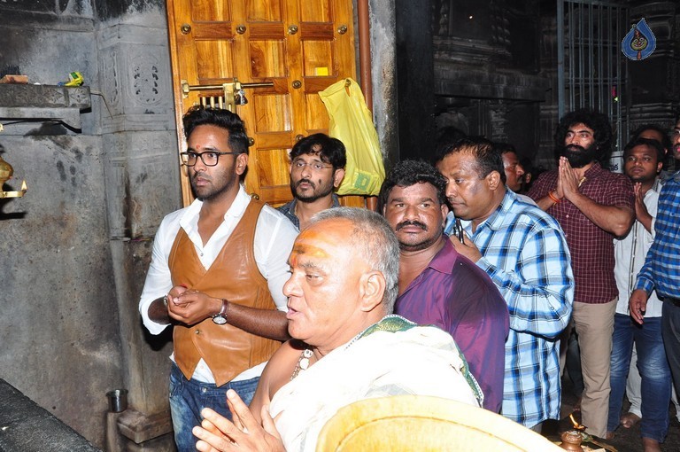 Dynamite Team at Warangal Thousand Pillar Temple - 23 / 36 photos