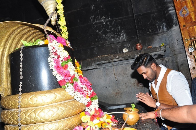 Dynamite Team at Warangal Thousand Pillar Temple - 25 / 36 photos