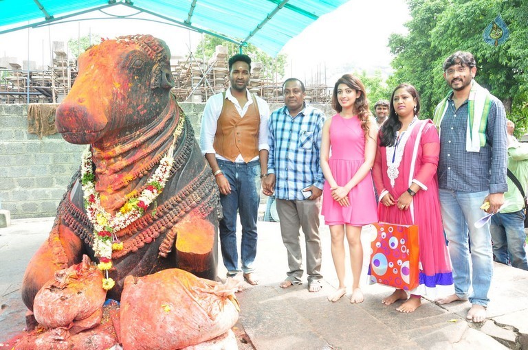 Dynamite Team at Warangal Thousand Pillar Temple - 26 / 36 photos