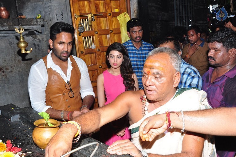 Dynamite Team at Warangal Thousand Pillar Temple - 28 / 36 photos