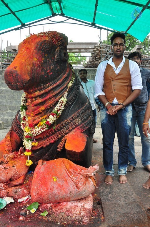 Dynamite Team at Warangal Thousand Pillar Temple - 31 / 36 photos