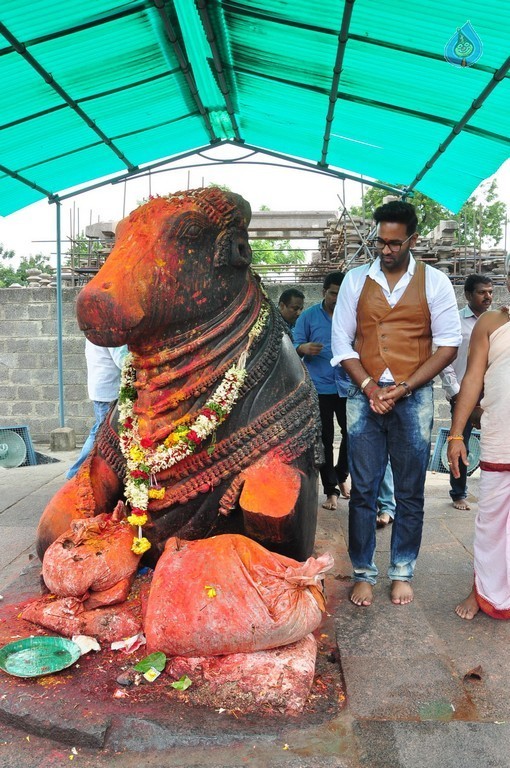 Dynamite Team at Warangal Thousand Pillar Temple - 34 / 36 photos