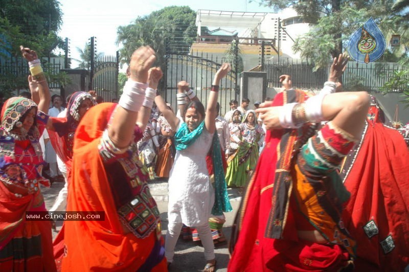 Holi Celebrations in Hyderabad - 38 / 76 photos