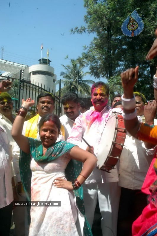 Holi Celebrations in Hyderabad - 46 / 76 photos