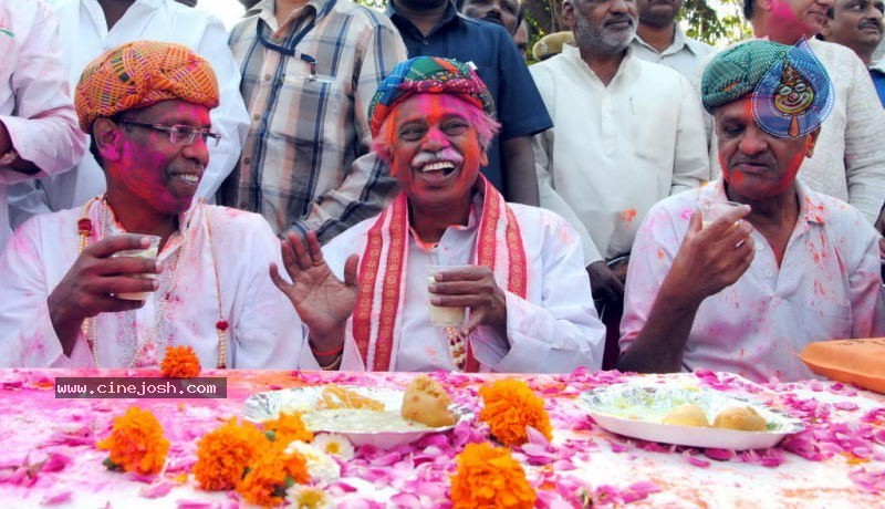 Holi Celebrations in Hyderabad - 67 / 76 photos