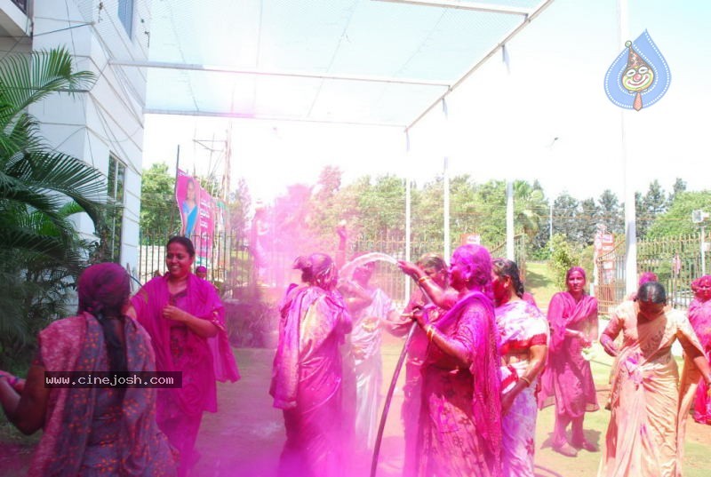 Holi Celebrations in Hyderabad - 73 / 76 photos