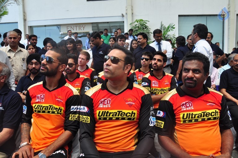 IPL Sunrisers Team Felicitates Apollo Doctors - 20 / 40 photos