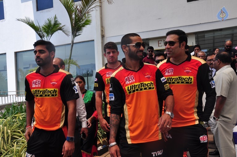 IPL Sunrisers Team Felicitates Apollo Doctors - 39 / 40 photos