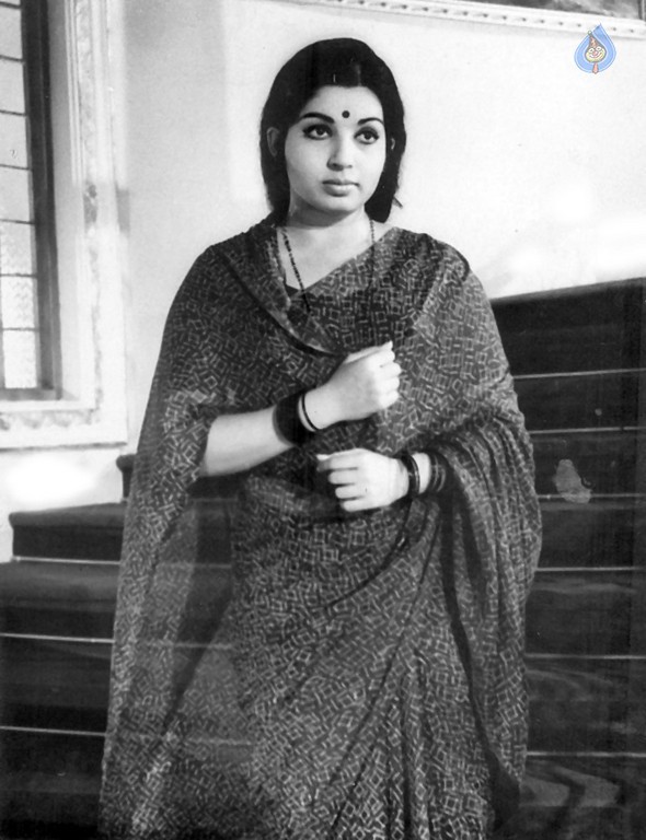 Jayalalithaa Old Photos - 5 / 11 photos