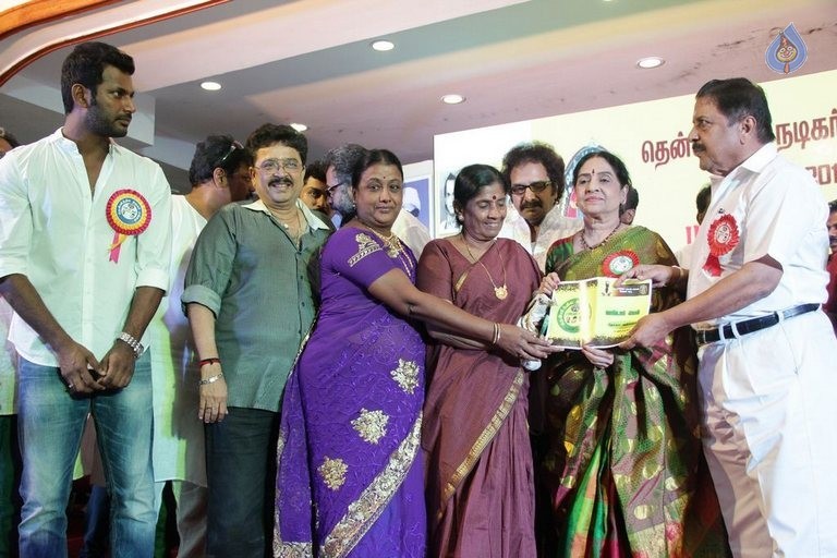 Kollywood Stars at Pandavar Ani Press Meet - 29 / 105 photos