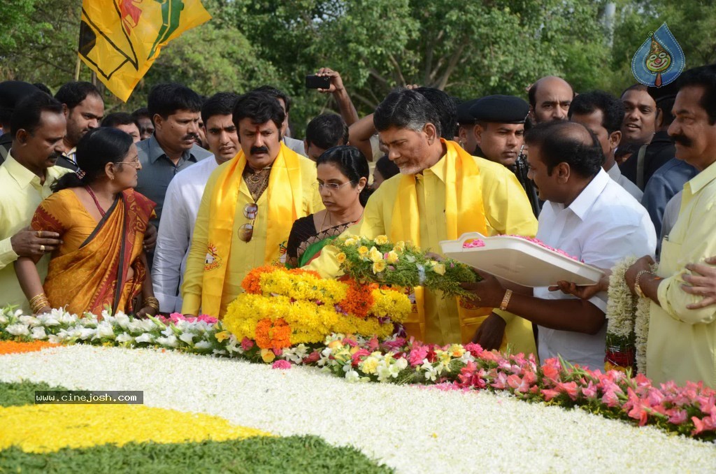 Nandamuri Family at NTR Ghat - 33 / 141 photos