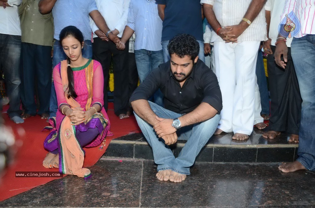 Nandamuri Family at NTR Ghat - 38 / 141 photos