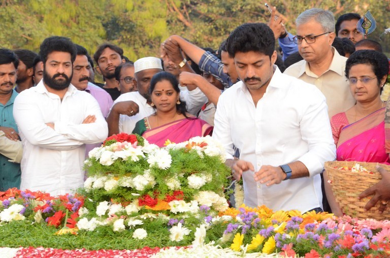 NTR Family Members at NTR Ghat Photos - 25 / 102 photos